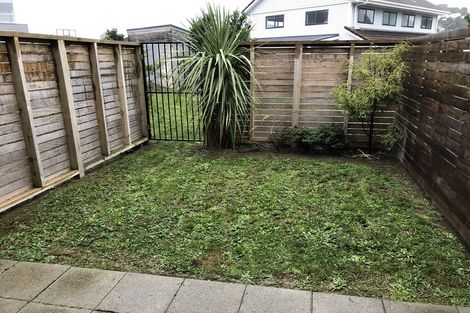 Photo of property in 15/2u Stone Street, Miramar, Wellington, 6022