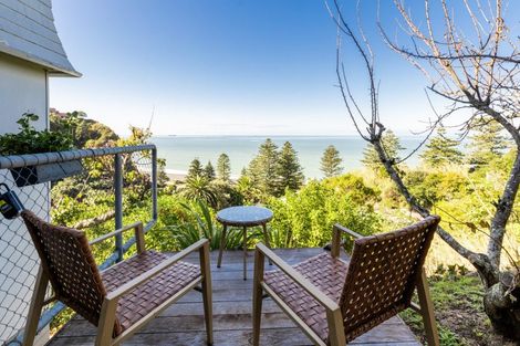Photo of property in 18 Hukarere Road, Bluff Hill, Napier, 4110
