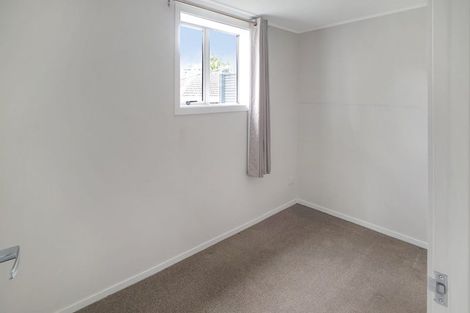 Photo of property in 15 Queen Mary Avenue, New Lynn, Auckland, 0600