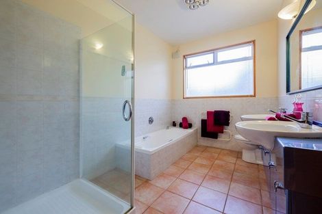 Photo of property in 82 Park Rise, Campbells Bay, Auckland, 0630