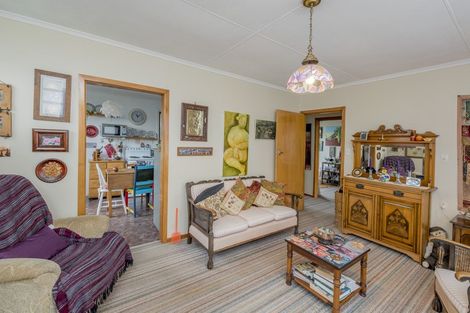 Photo of property in 1 Kings Drive, Levin, 5510