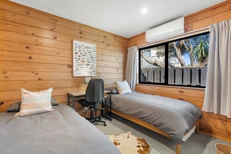 Photo of property in 65 Queens Road, Waikanae Beach, Waikanae, 5036