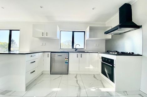 Photo of property in 547 Massey Road, Mangere, Auckland, 2022