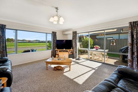 Photo of property in 76 Orotu Drive, Poraiti, Napier, 4112