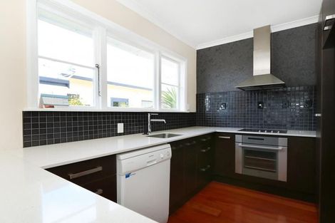 Photo of property in 166 College Street, Awapuni, Palmerston North, 4412
