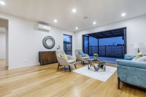 Photo of property in 18 Spyglass Street, Red Beach, 0932