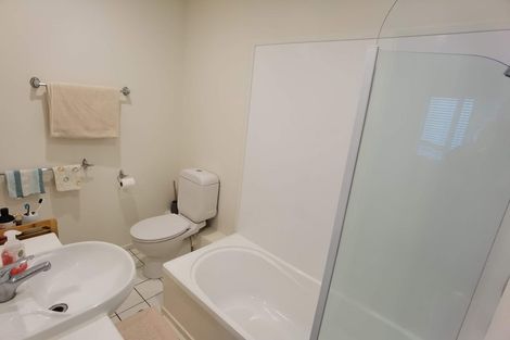 Photo of property in 3/30 John Jennings Drive, Oteha, Auckland, 0632