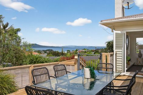 Photo of property in 29 Peter Terrace, Castor Bay, Auckland, 0620