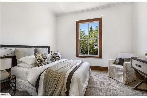 Photo of property in 12 Rodney Road, Northcote Point, Auckland, 0627