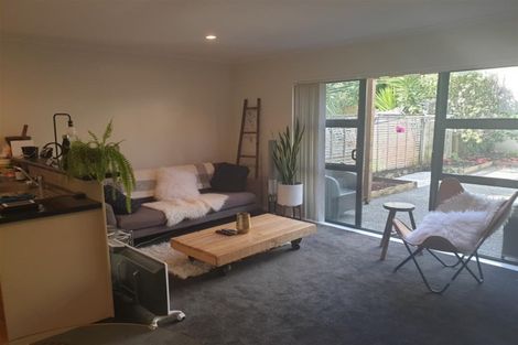 Photo of property in 3/17 Harbour View Road, Te Atatu Peninsula, Auckland, 0610