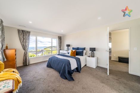 Photo of property in 2 Poto Road, Normandale, Lower Hutt, 5010