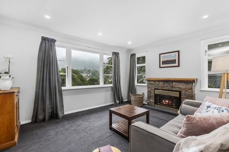 Photo of property in 5 Tui Terrace, Tawa, Wellington, 5028
