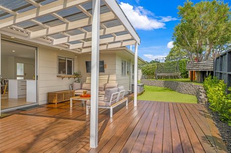 Photo of property in 1/39 Camrose Place, Glenfield, Auckland, 0629