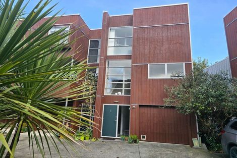 Photo of property in 76g Edmonton Road, Henderson, Auckland, 0612