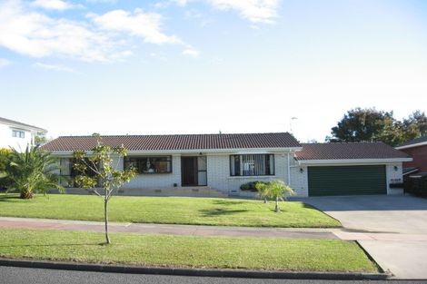 Photo of property in 6 Charles Prevost Drive, The Gardens, Auckland, 2105