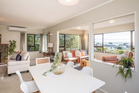 Photo of property in 115 Seaview Road, Paraparaumu Beach, Paraparaumu, 5032