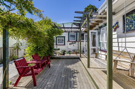 Photo of property in 73 Hutchinson Avenue, New Lynn, Auckland, 0600