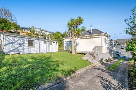 Photo of property in 22 Garfield Road, Helensville, 0800