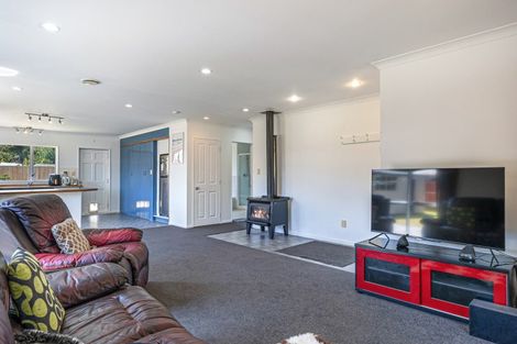 Photo of property in 3 Ipswich Grove, Wainuiomata, Lower Hutt, 5014