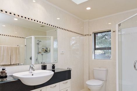 Photo of property in 6 Redoubt Road, Goodwood Heights, Auckland, 2105