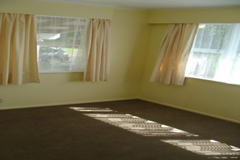 Photo of property in 90 Edgewater Drive, Pakuranga, Auckland, 2010