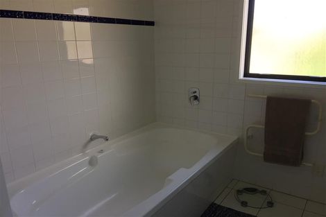 Photo of property in 40 Lyons Avenue, Murrays Bay, Auckland, 0630