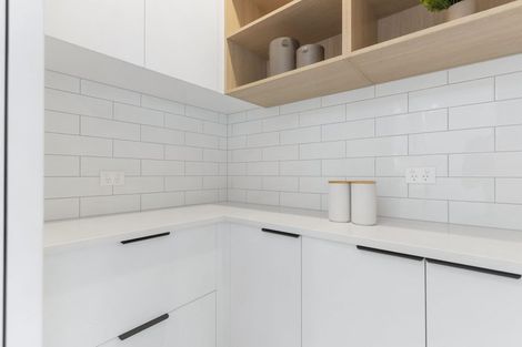 Photo of property in 21 Korowhiti Road, Clarks Beach, 2122