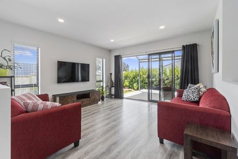 Photo of property in 6 Dida Park Drive, Kumeu, 0810