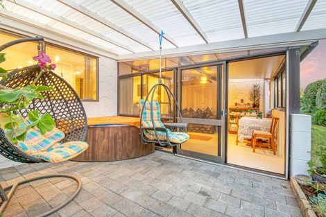 Photo of property in 5 Edgewater Grove, Orewa, 0931