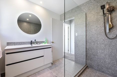 Photo of property in 68 Dixon Road, Glenview, Hamilton, 3206