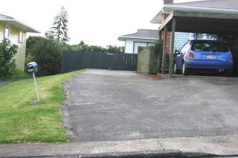 Photo of property in 27 Sylvan Crescent, Te Atatu South, Auckland, 0610