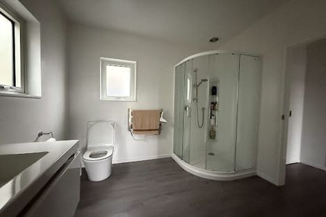 Photo of property in 12a Warrington Grove, Newlands, Wellington, 6037