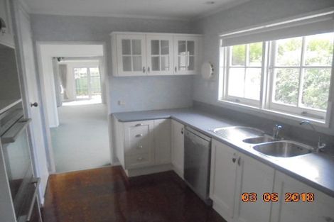 Photo of property in 16 Churton Drive, Churton Park, Wellington, 6037