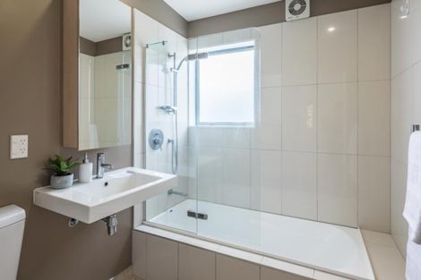 Photo of property in 33 Tiketike Way, Brooklyn, Wellington, 6021