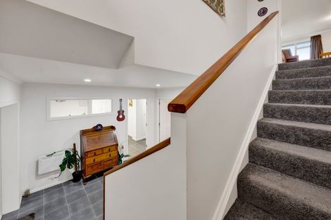 Photo of property in 21 Longview Drive, Merrilands, New Plymouth, 4312