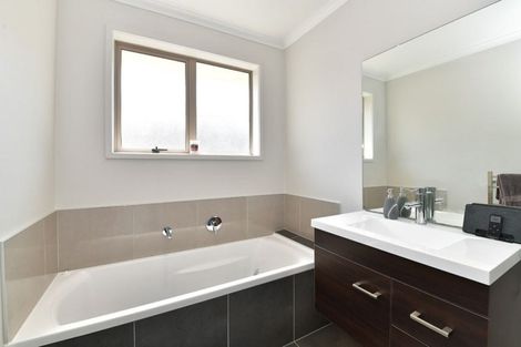 Photo of property in 8 Resolution Drive, Gulf Harbour, Whangaparaoa, 0930