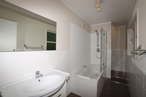 Photo of property in 1/48 Hogans Road, Glenfield, Auckland, 0629