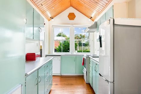 Photo of property in 24 Graham Avenue, Te Atatu Peninsula, Auckland, 0610