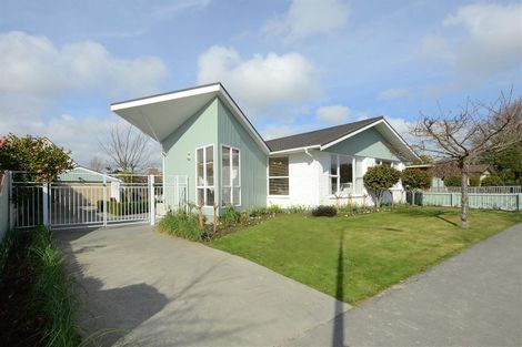 Photo of property in 50 Glenharrow Avenue, Avonhead, Christchurch, 8042