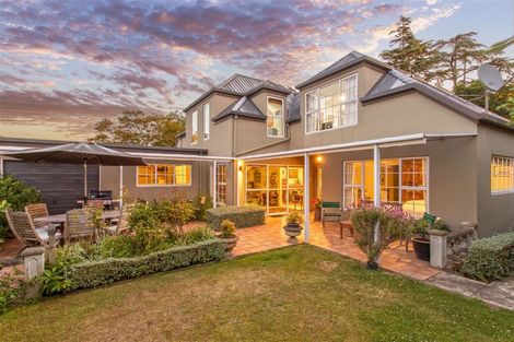 Photo of property in 17 Snowdon Road, Fendalton, Christchurch, 8052