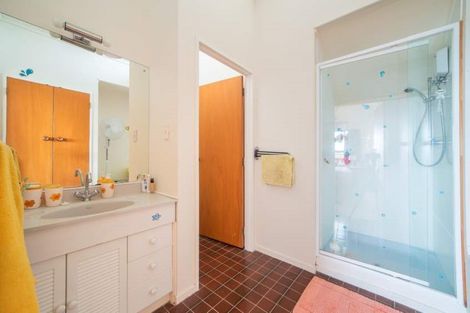 Photo of property in 386 Glenfield Road, Glenfield, Auckland, 0629