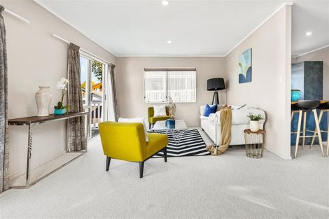 Photo of property in 18 Kearney Place, Massey, Auckland, 0614