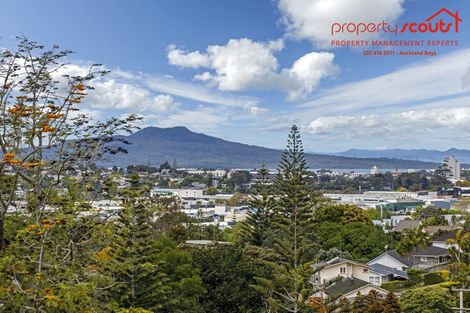 Photo of property in 537 Glenfield Road, Glenfield, Auckland, 0629