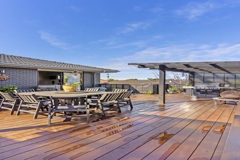 Photo of property in 33 Channing Crescent, Botany Downs, Auckland, 2010
