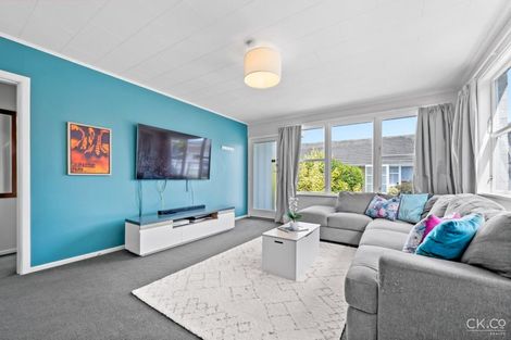 Photo of property in 15 Parera Grove, Heretaunga, Upper Hutt, 5018