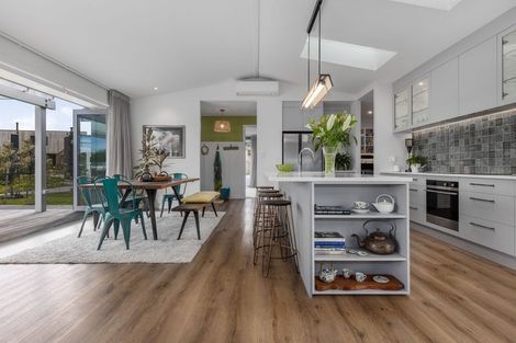 Photo of property in 6 Arapipi Way, Peka Peka, Waikanae, 5391