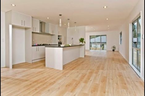 Photo of property in 98 Tiriwa Drive, Massey, Auckland, 0614