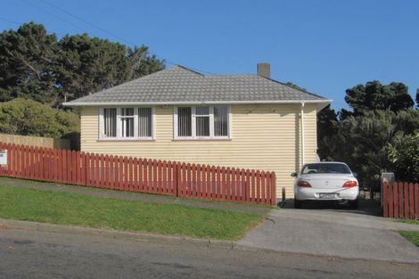 Photo of property in 18 Spur Grove, Titahi Bay, Porirua, 5022