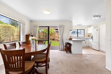 Photo of property in 37 Hutchinson Avenue, New Lynn, Auckland, 0600