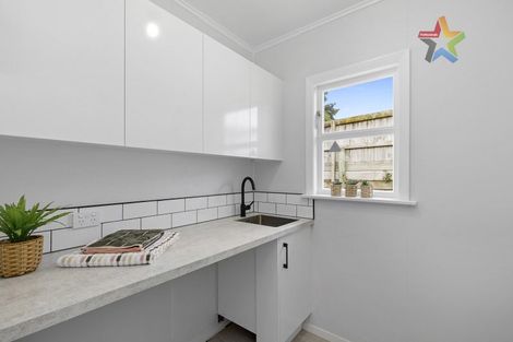 Photo of property in 385 Stokes Valley Road, Stokes Valley, Lower Hutt, 5019